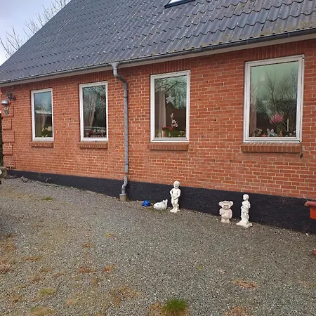 بيت للعطل A Charming Child-friendly Householiday Oster Assels